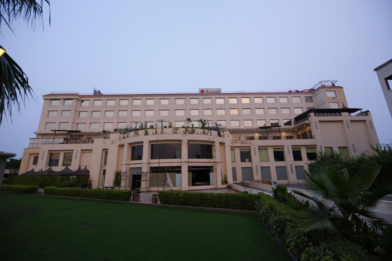 Ramada Neemrana Otel Dış mekan fotoğraf