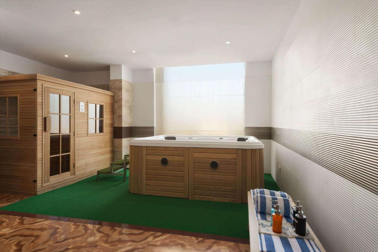 Ramada Neemrana Otel Dış mekan fotoğraf