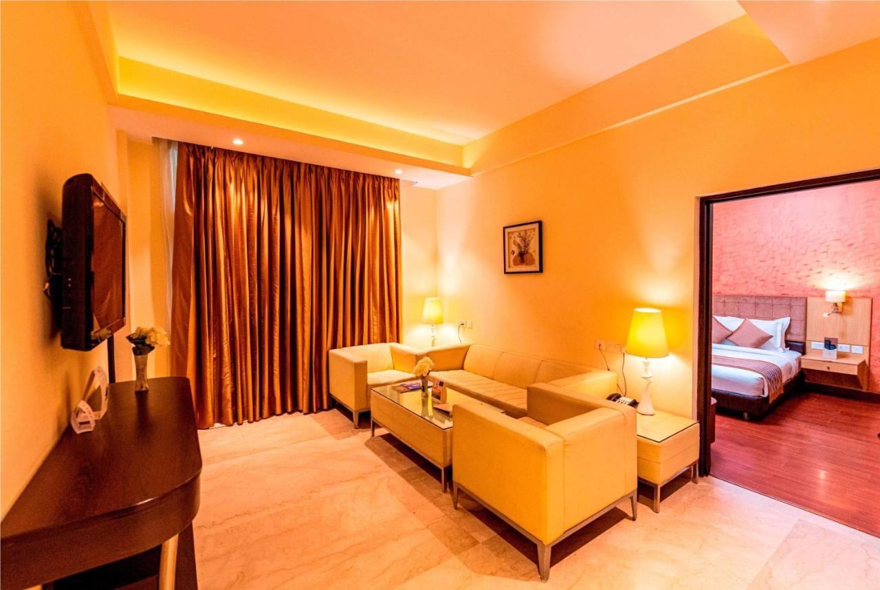 Ramada Neemrana Otel Dış mekan fotoğraf