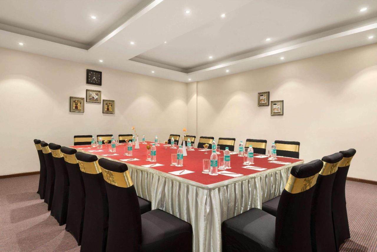 Ramada Neemrana Otel Dış mekan fotoğraf