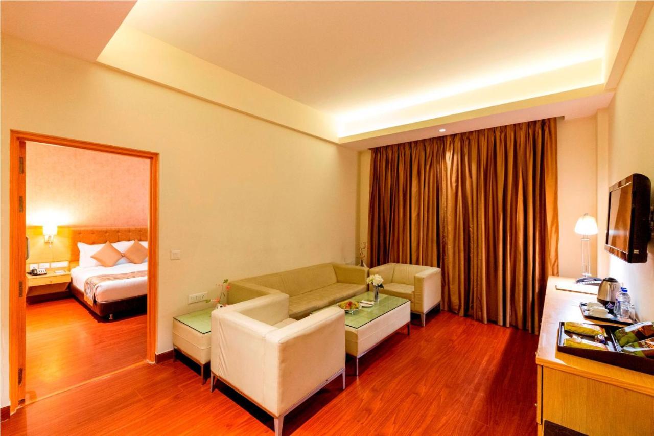 Ramada Neemrana Otel Dış mekan fotoğraf