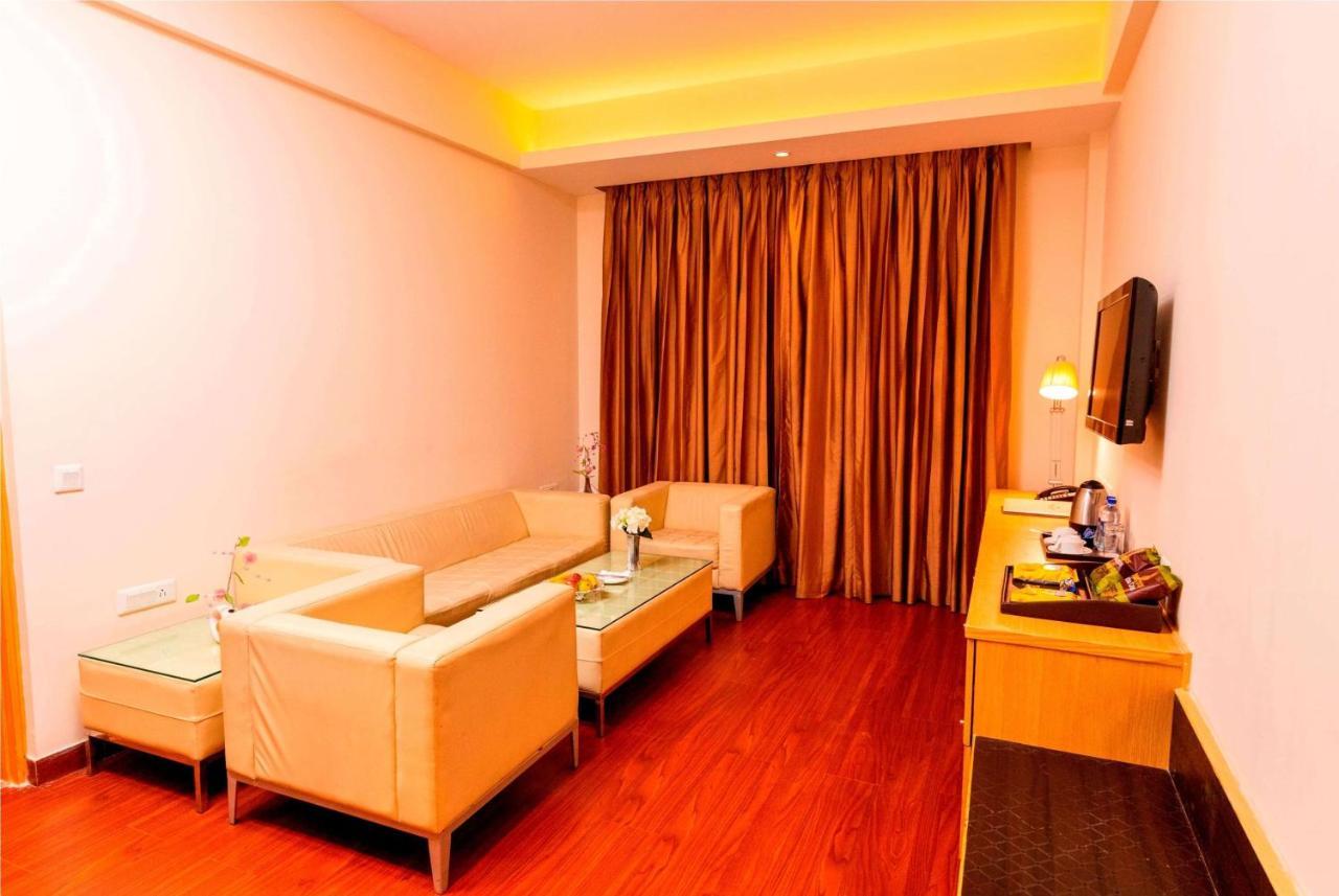 Ramada Neemrana Otel Dış mekan fotoğraf