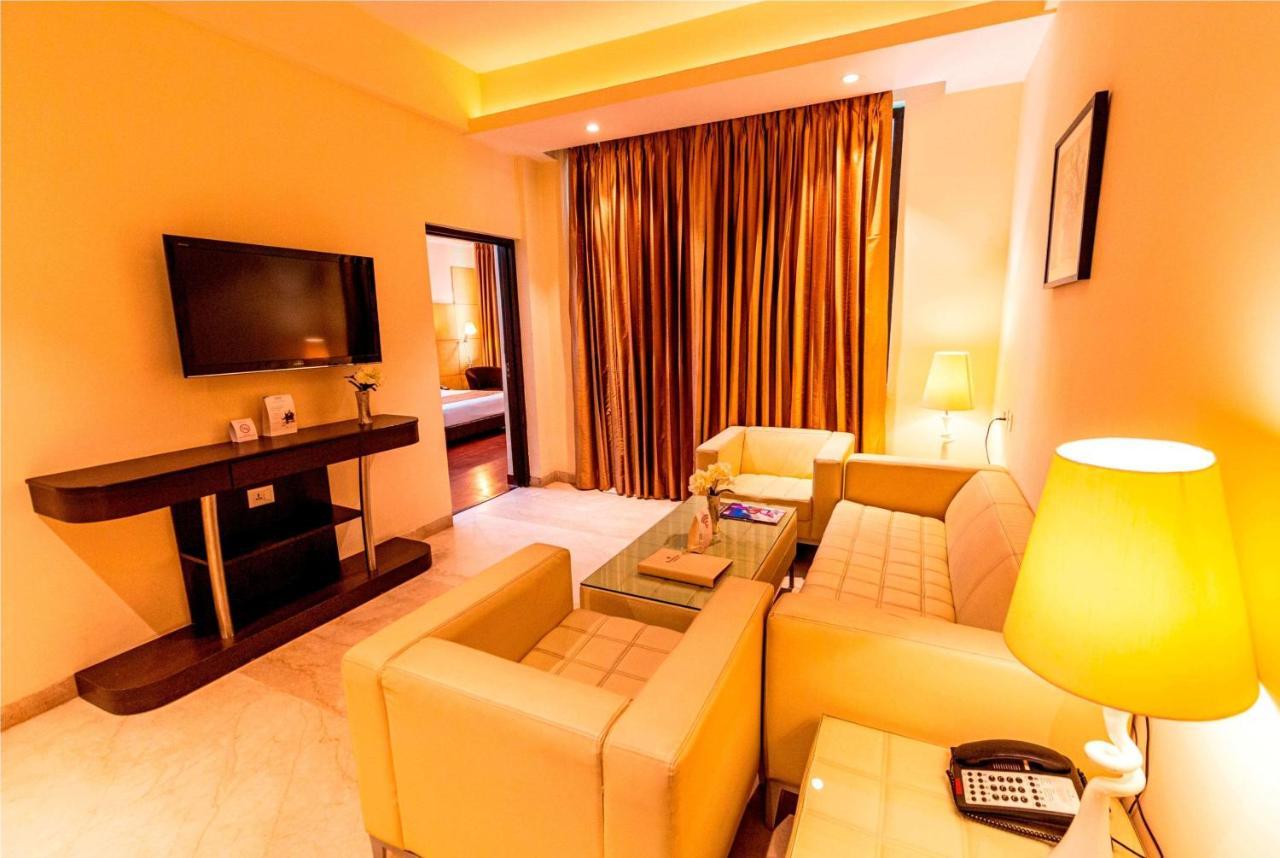Ramada Neemrana Otel Dış mekan fotoğraf