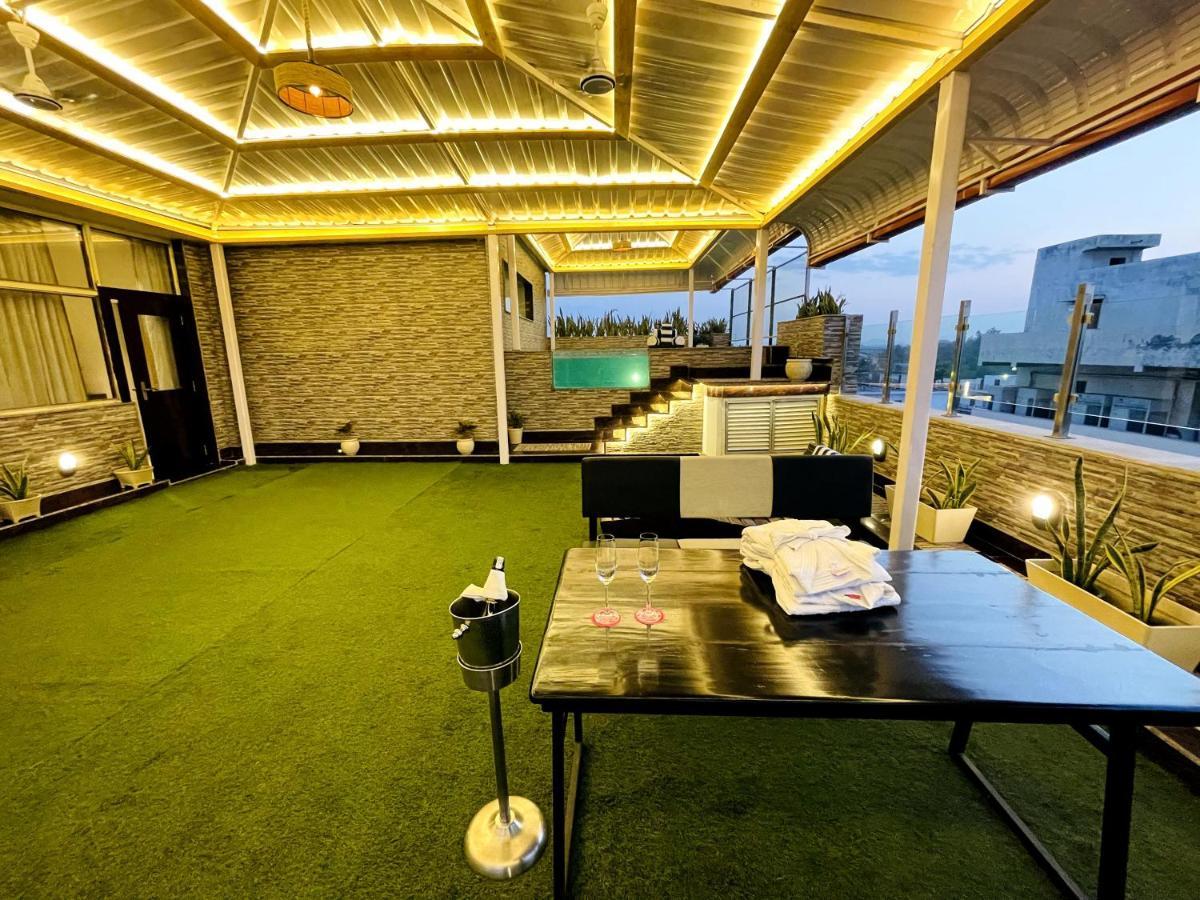 Ramada Neemrana Otel Dış mekan fotoğraf