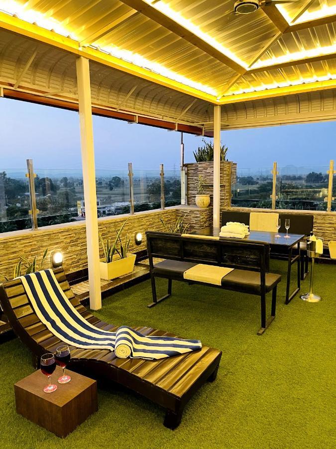 Ramada Neemrana Otel Dış mekan fotoğraf