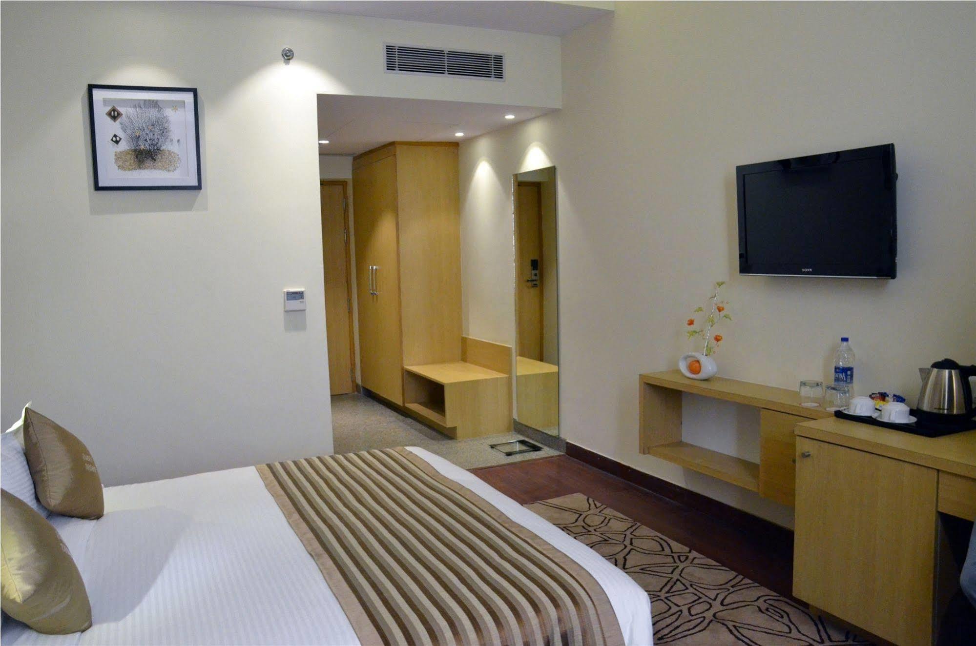 Ramada Neemrana Otel Dış mekan fotoğraf