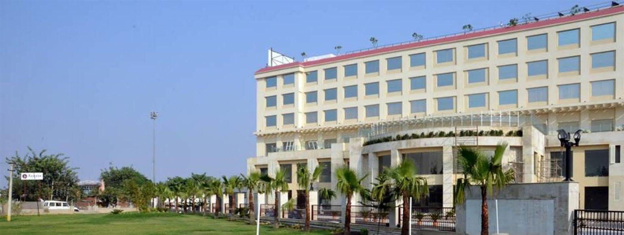 Ramada Neemrana Otel Dış mekan fotoğraf