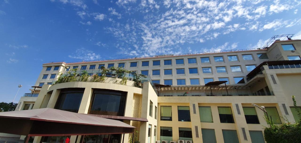 Ramada Neemrana Otel Dış mekan fotoğraf