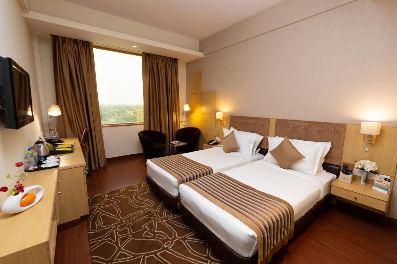 Ramada Neemrana Otel Dış mekan fotoğraf