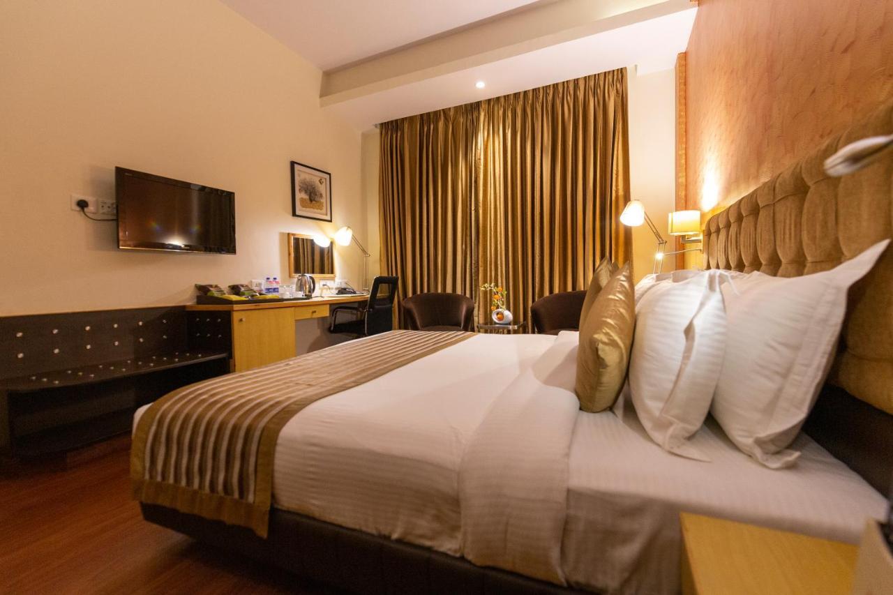 Ramada Neemrana Otel Dış mekan fotoğraf