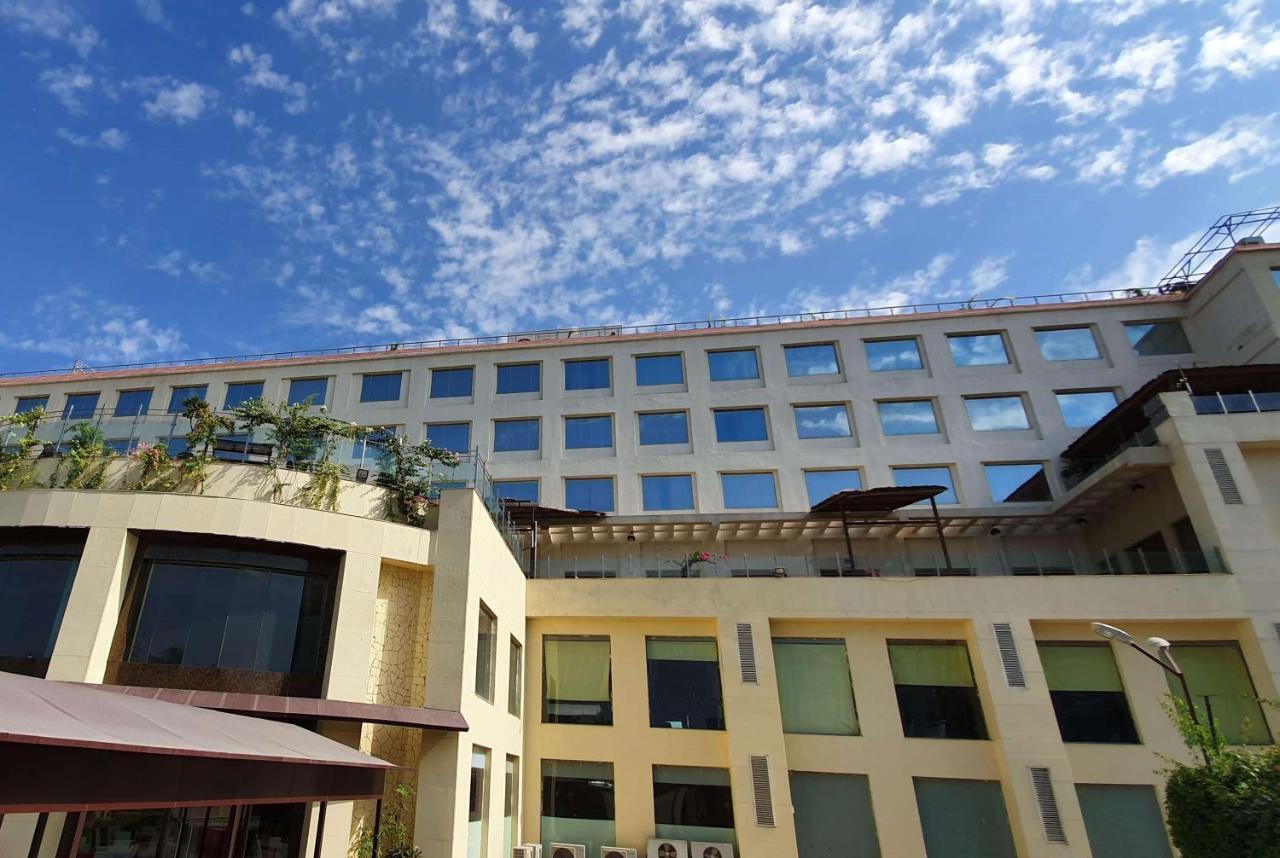 Ramada Neemrana Otel Dış mekan fotoğraf