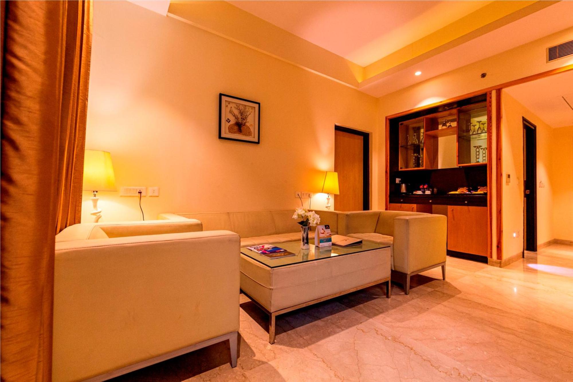 Ramada Neemrana Otel Dış mekan fotoğraf